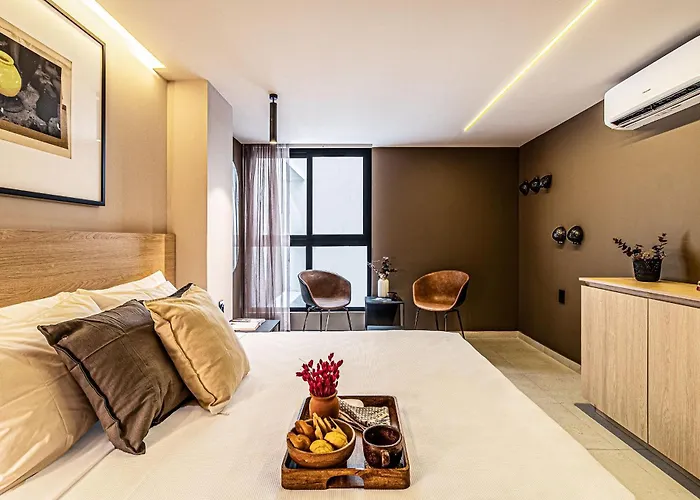 Kukun Tonala 121 Roma Apartahotel 4*