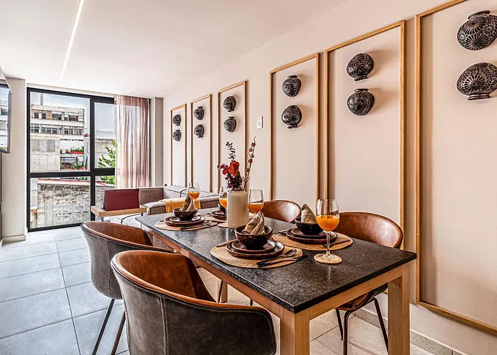 Kukun Tonala 121 Roma Apartahotel