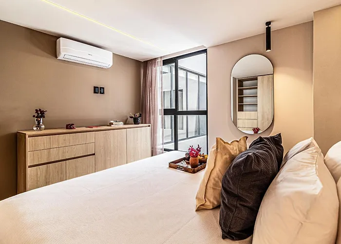 Kukun Tonala 121 Roma Apartahotel