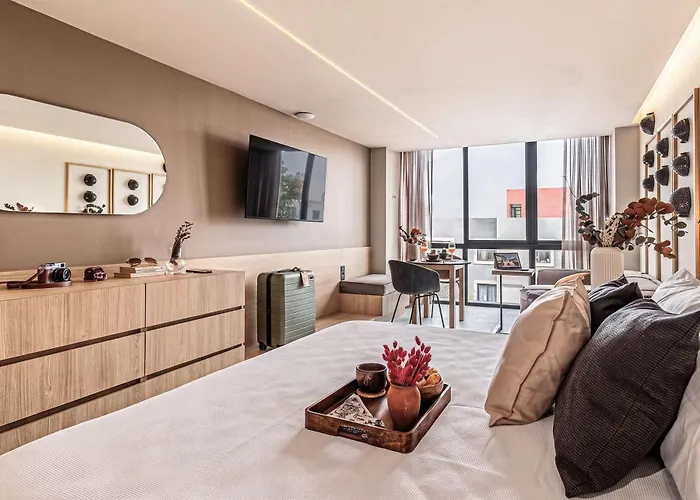 Kukun Tonala 121 Roma Apartahotel