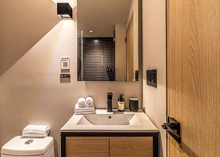 Kukun Tonala 121 Roma Apartahotel 4*