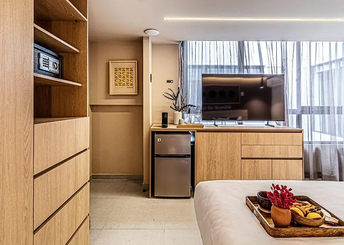 Kukun Tonala 121 Roma Apartahotel